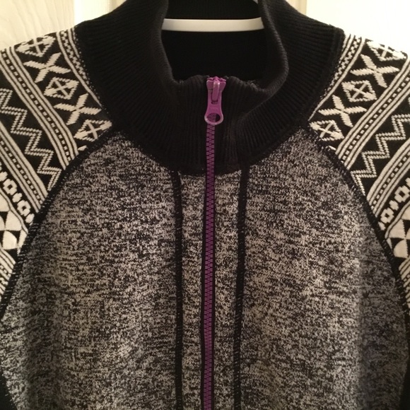 Title Nine black and white merino wool blend sweater Aztec print sleeves - Picture 5 of 13